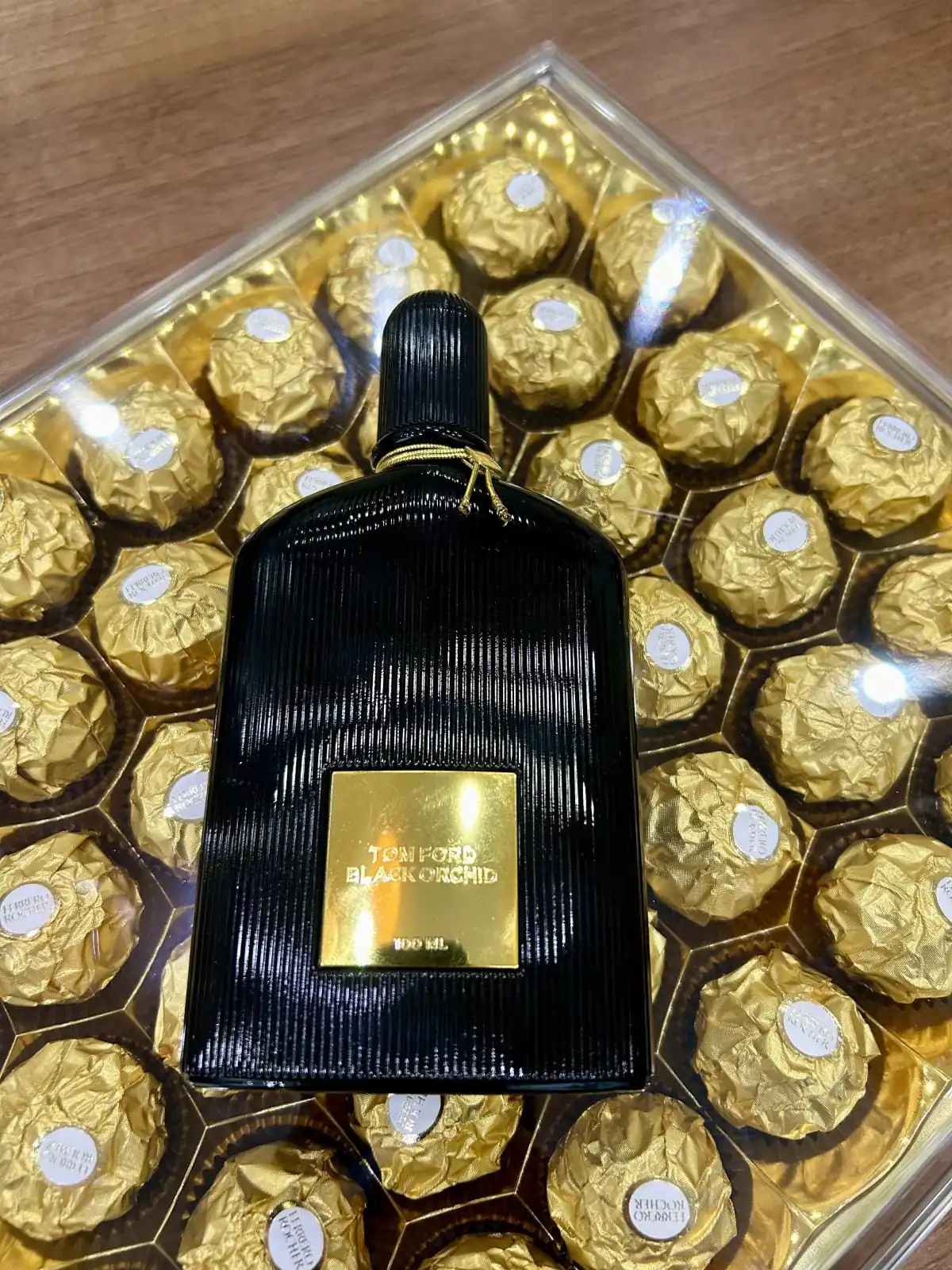 تصویر گالری عطر تام فورد بلک ارکید عود زنانه (Black Orchid Oud) 2