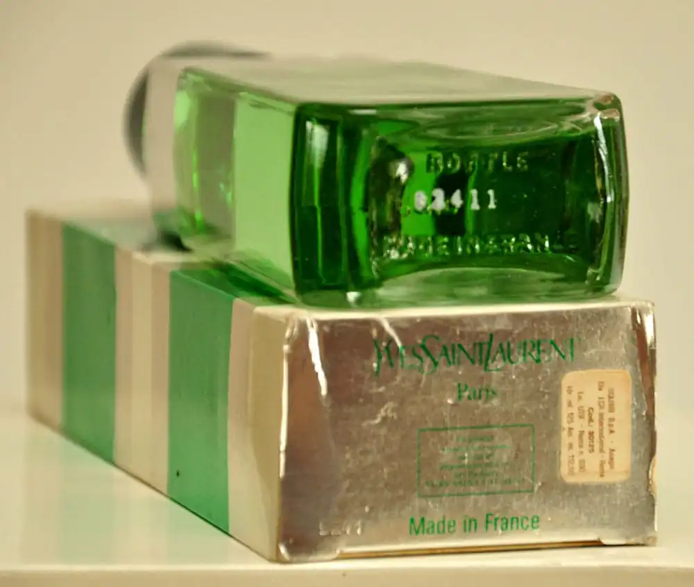 نمای 2 از عطر او لیبر ایو سن لورن (Eau Libre Yves Saint Laurent)