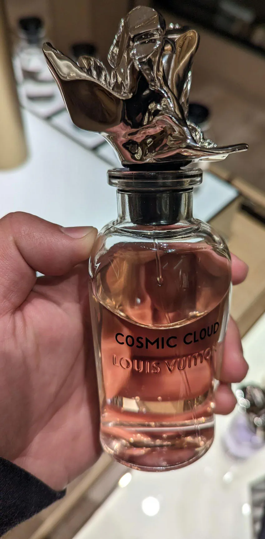 نمای 4 از عطر کازمیک کلود لویی ویتون (Cosmic Cloud Louis Vuitton)
