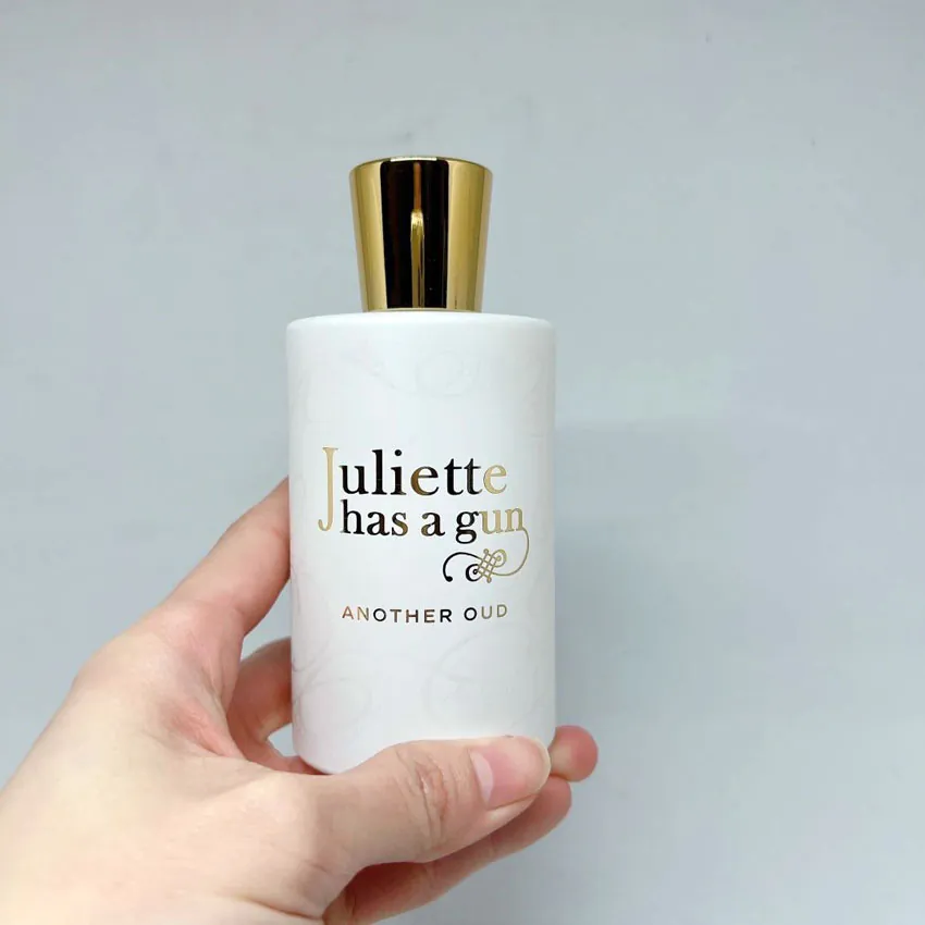 نمای 5 از عطر انادر عود ژولیت هز ا گان (Another Oud Juliette Has A Gun)