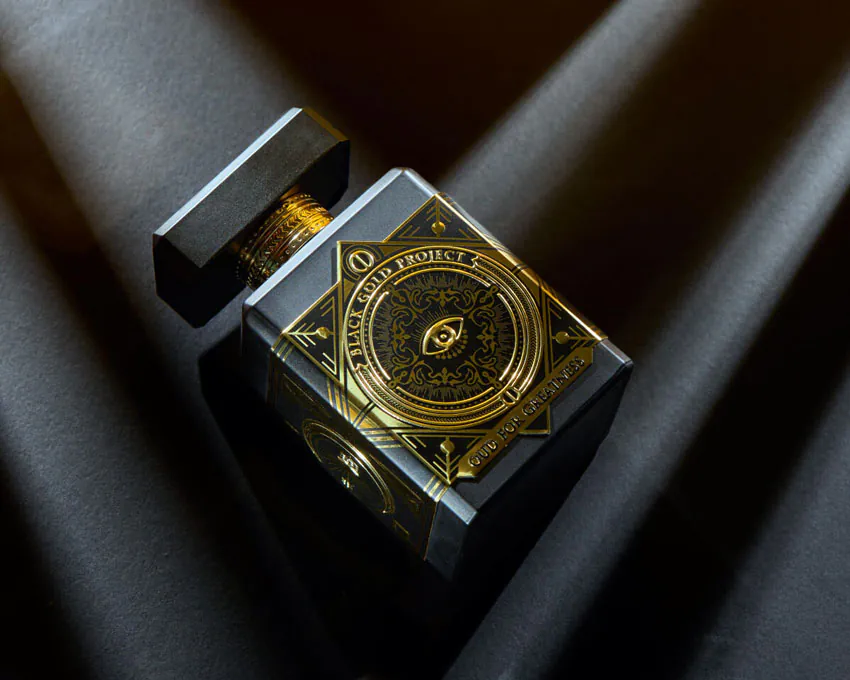 نمای 4 از عطر عود فور گریتنس اینیشیو (Oud for Greatness Initio)